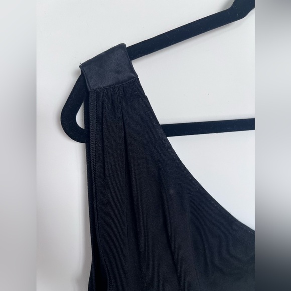 Haut noir asymétrique - Picture 2 of 3